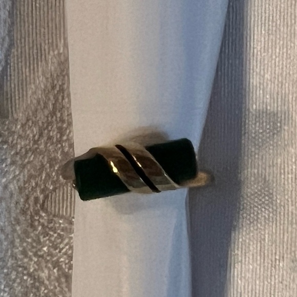 Green and Gold Ring with Elegant Design - Picture 1 of 6